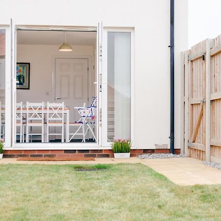 Oakley - Large, Elegant, Dog Friendly & Parking Villa Whitby Exterior photo