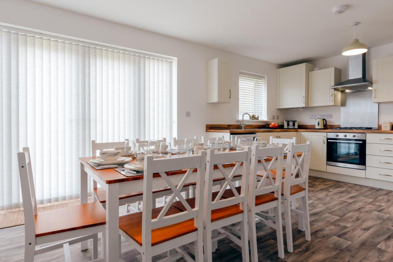 Oakley - Large, Elegant, Dog Friendly & Parking Villa Whitby Exterior photo