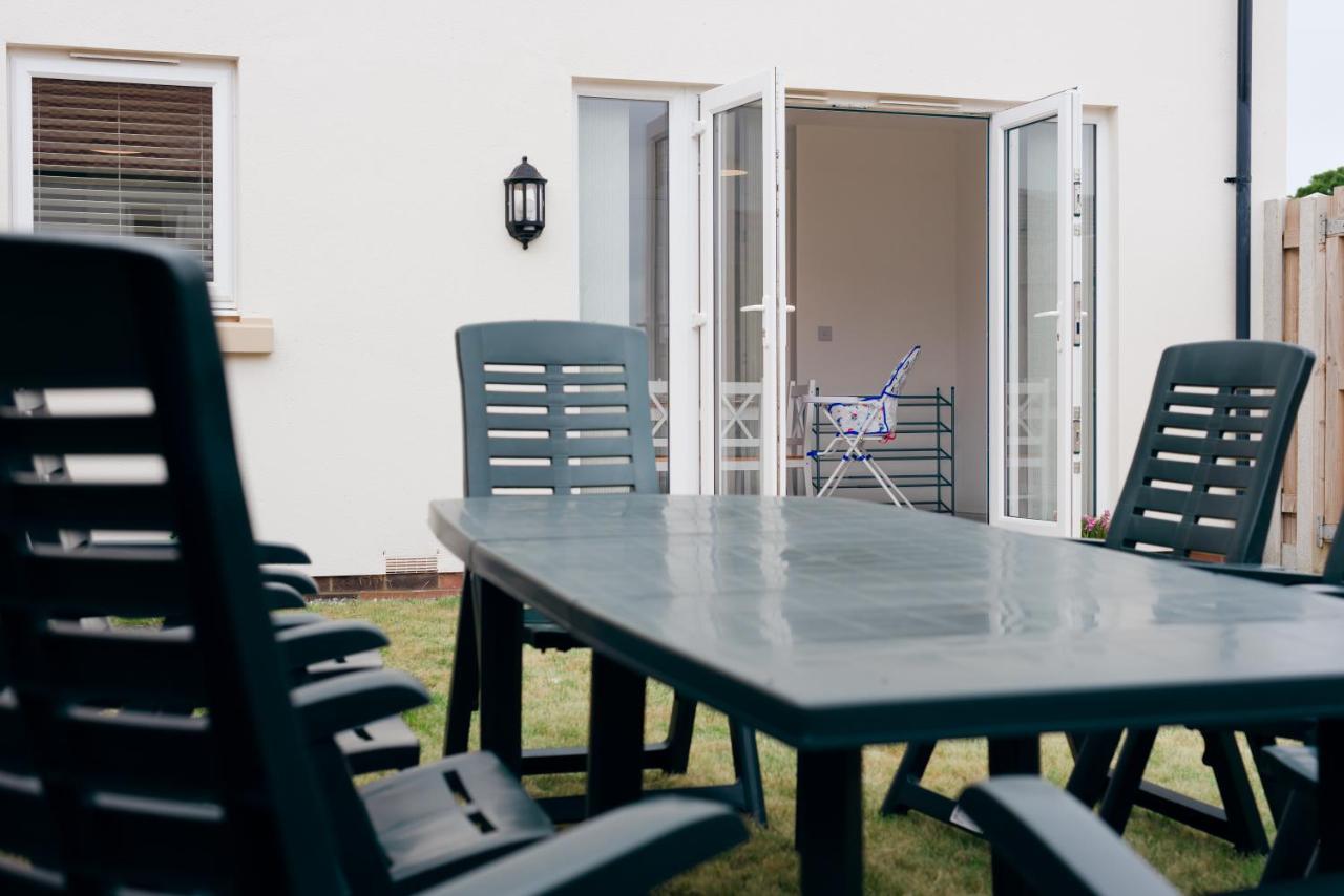 Oakley - Large, Elegant, Dog Friendly & Parking Villa Whitby Exterior photo