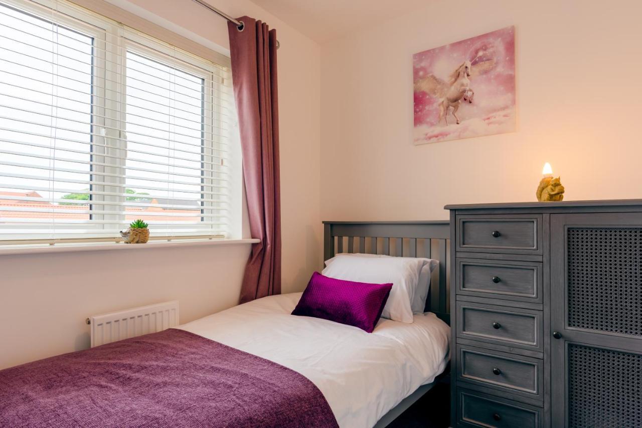 Oakley - Large, Elegant, Dog Friendly & Parking Villa Whitby Exterior photo