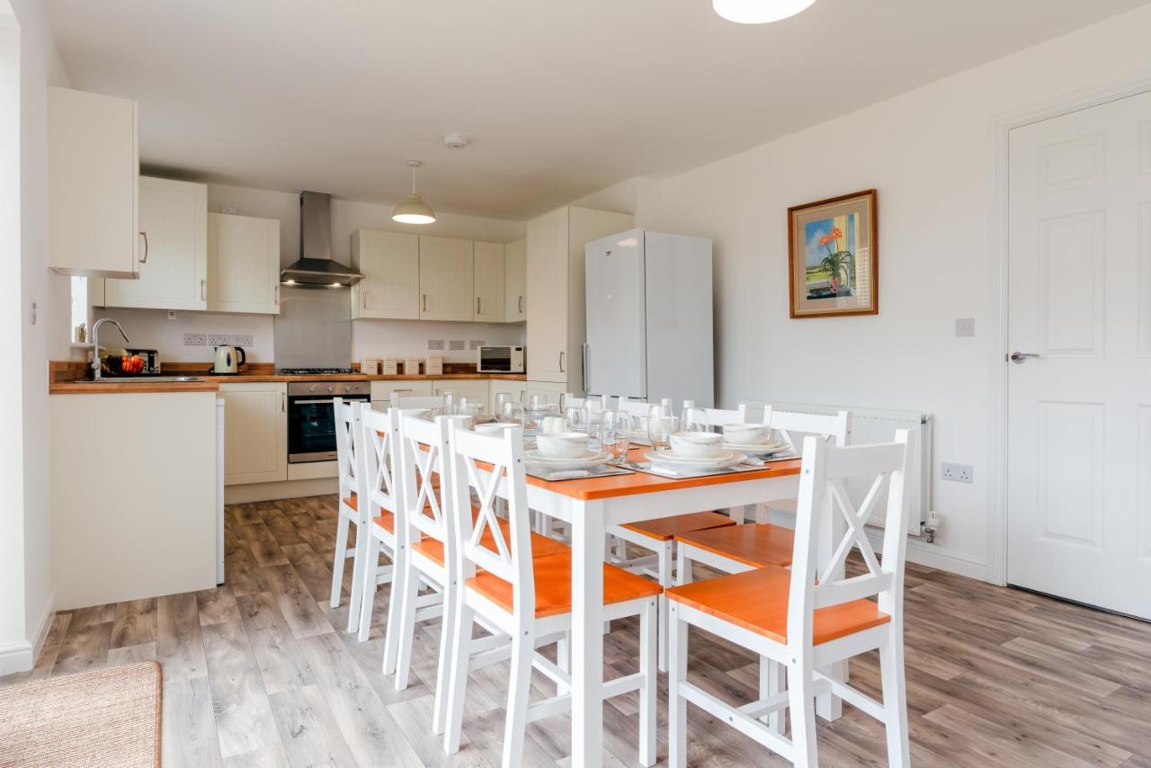 Oakley - Large, Elegant, Dog Friendly & Parking Villa Whitby Exterior photo