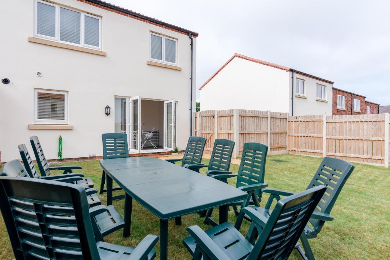 Oakley - Large, Elegant, Dog Friendly & Parking Villa Whitby Exterior photo