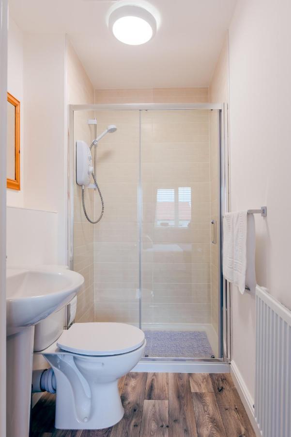Oakley - Large, Elegant, Dog Friendly & Parking Villa Whitby Exterior photo